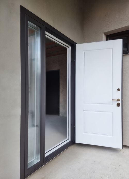 Входная остекленная дверь Входная остекленная дверь