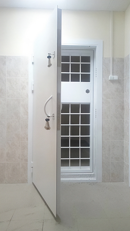 Белая дверь для КХО Белая дверь для КХО